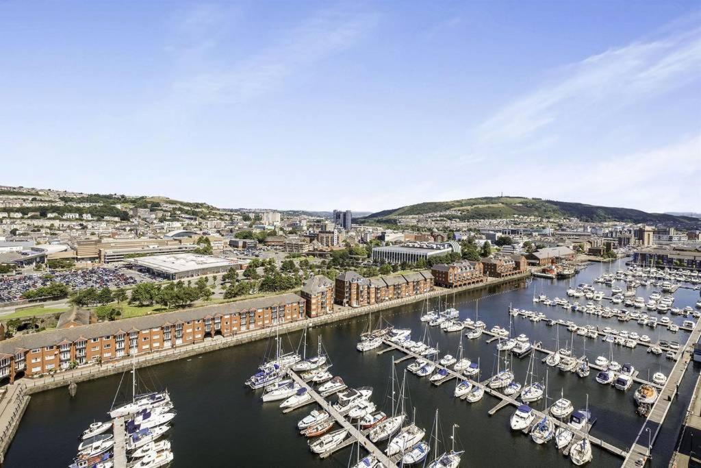 Beach On The Doorstep Meridian Tower Marina Swansea Apartment Ngoại thất bức ảnh