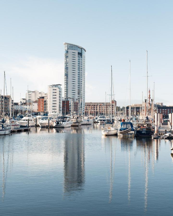Beach On The Doorstep Meridian Tower Marina Swansea Apartment Ngoại thất bức ảnh